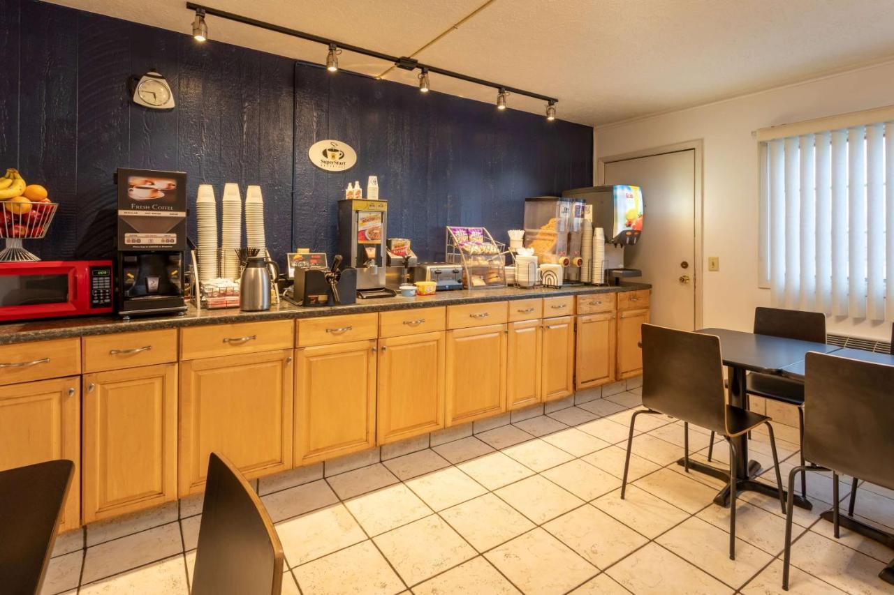 Super 8 By Wyndham Wooster Hotel Luaran gambar
