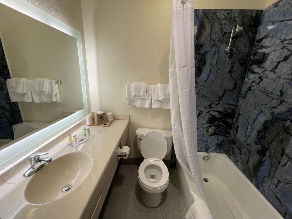Super 8 By Wyndham Wooster Hotel Luaran gambar